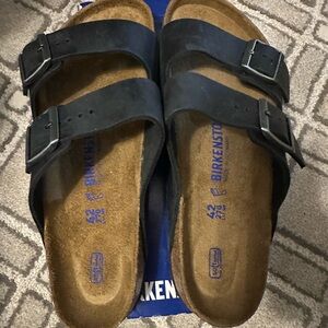 Arizona softened Size 42 / 11 women’s  Black Sandals new in box